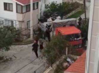 Kaza yapan kamyonun kasasından 80 Afgan çıktı