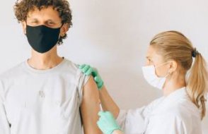Almanya'da aşı zorunluluğu için ilk girişim