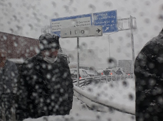 İstanbul’da kar tedbirleri; uçuşlar iptal, AVM’lere kısıtlama