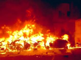 Kırmızı ışıkta durmayan sürücü, 31 aracı ezdi