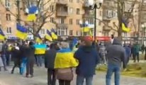 Rusya'nın ele geçirdiği Herson'da Ukraynalılar sokağa döküldü