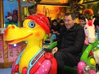 Gökçek'in kulaklarını çınlatan eylem: Jelibon dağıttılar