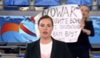 Haber alınamıyordu: Rus kanalında 'Savaşa hayır' pankartı açan gazeteci tutuklanmış