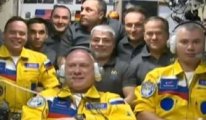 Uzaya çıkan Rus kozmonotlar Ukrayna bayrağı renkleriyle poz verdi