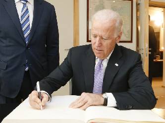 Çin'e karşı Biden'dan 52 milyar dolarlık çip destek yasası