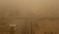 Irak'ta kum fırtınası: 4 bin kişi boğulma tehlikesi geçirdi