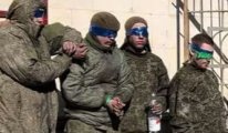 Putin'den saklanan karaler... Rus askerlerini gözleri bantlı getirdiler!