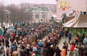 30 yıl önce Moskova'da ilk şubesini açan McDonald's Rusya'yı terk etti