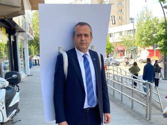 Deva Partisi il başkanı sırtına alıp sokağa çıktı