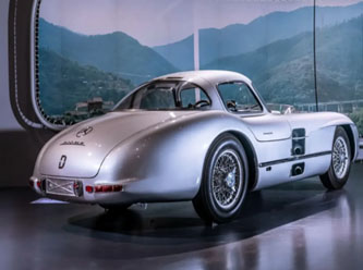 Dünyanın en pahalı otomobilini sattılar