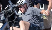 ABD Başkanı Joe Biden bisikletten düştü...