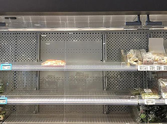 Hollanda'da çiftçilerin protestosu market raflarını boşalttı