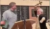 Rus yanlısı rahip, Ukraynalı rahibe haçla saldırdı