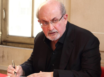 Salman Rüşdi konuşmaya başladı