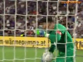 Fenerbahçeli Altay'a tribünden davul tokmağı attılar!