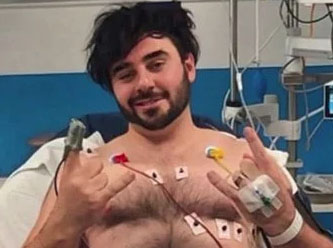 Evinde PlayStation oynarken yıldırım çarptı