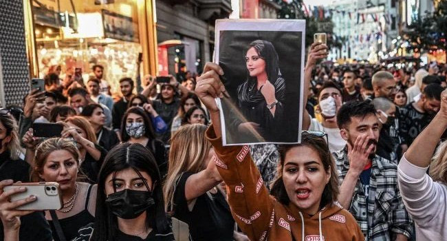 İran'daki gösterilerde 200'den fazla insan öldü