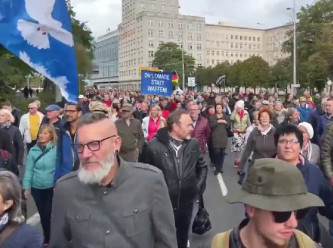 Almanlar protesto için meydanlara indi