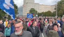 Almanlar protesto için meydanlara indi