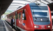 Almanya'da tren ve uçak seferlerine grev darbesi