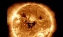 NASA'dan 'Gülümseyen Güneş' paylaşımı
