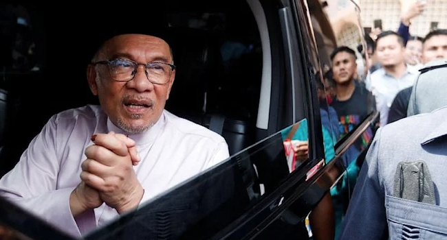 Malezya Başbakanı, lüks Mercedes makam aracı kullanmayacağını duyurdu