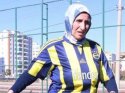 Azize Ana, 48 yaşında profesyonel futbolcu oldu