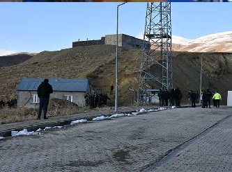 Önce eşi ve doktor yeğenini sonra kendini öldürdü