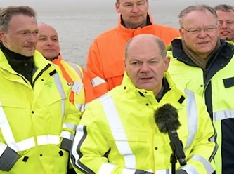 Scholz, Almanya’nın ilk LNG terminalinin açılışını yaptı