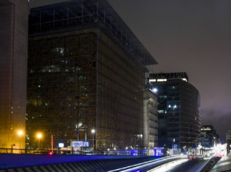 AB ve NATO, Ukrayna ile dayanışma için ışıklarını kapattı