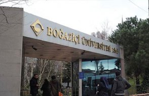 Polis okula girdi, akademisyenler geri adım atmıyor