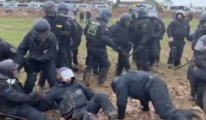 Alman polisi çamura saplandı