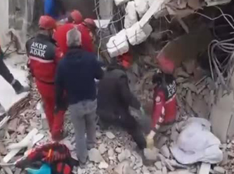 Kurtarma ekibi de enkaz altında kaldı: O anlar kamerada