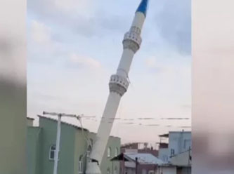 Hasar gören Minareyi kontrollü yıkmayı bile beceremediler