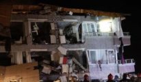 Depremzedeler çadır olmadığı için hasarlı binalarda ölüyor, 'devlet' masal anlatıyor