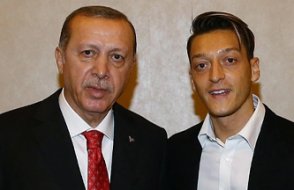 Futbolu bırakan Mesut Özil, AKP'den aday mı olacak?
