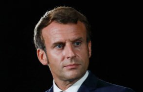 Macron'un sarayına saldırı: 3 polis yaralandı