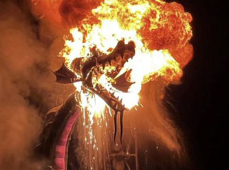 ABD'de 'mekanik ejderha' gösteri sırasında alev aldı