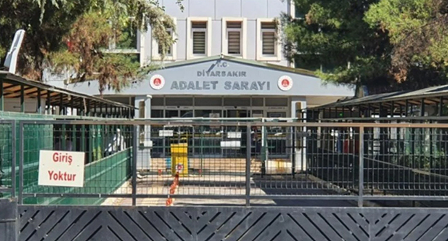 Diyarbakır’da gözaltındaki 6 eski belediye eş başkanı tutuklandı