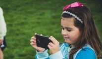 Çocuklar sosyal medyanın risklerinden nasıl korunabilir?