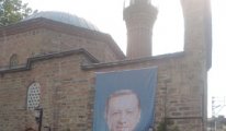 Cami duvarına Tayyip Erdoğan’ın seçim posteri asıldı