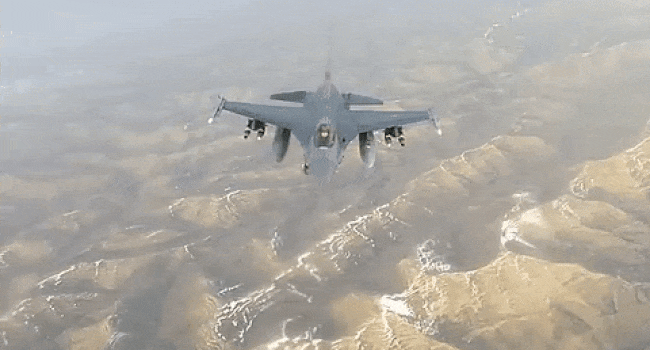 Ukrayna’da  F-16 uçağı yere çakıldı