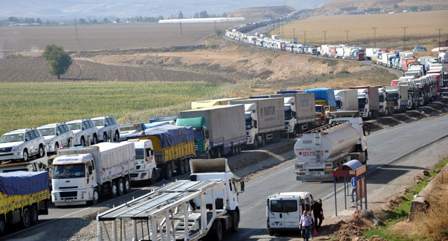 Sarp Sınır Kapısı’nda kilometrelerce TIR sırası oluştu