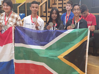 Güney Afrika’daki Star Kolejleri, madalyaları topladı