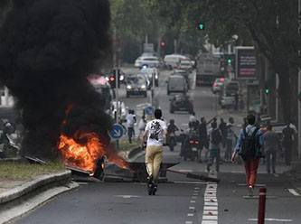 Fransa'da olaylı üçüncü gece: 677 gözaltı