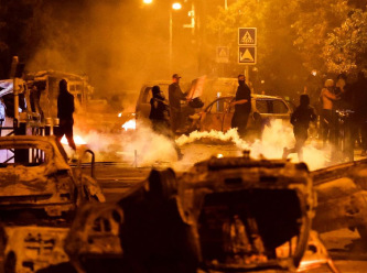 Macron yine kolay yolu seçti: Göstericileri, 'ölümünü istismar etmekle' suçladı