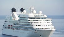 Turist sayısını azaltmak için yolcu gemilerini yasakladılar