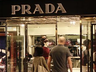 Artık para yerine Prada, Gucci ile ödeme yapabilirsiniz