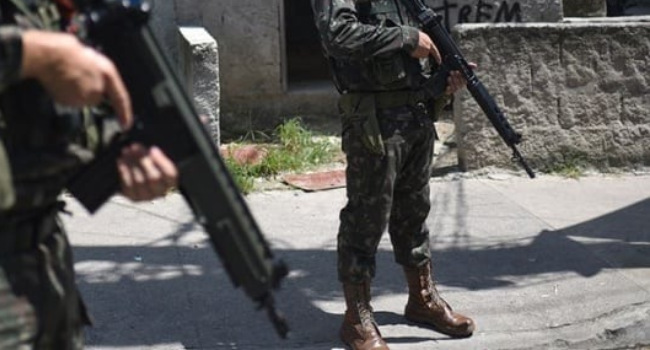 Hakkari’de uyuşturucu operasyonu: Başkomiser zehir taciri çıktı