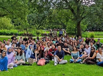 Erdoğan'ın kapıyı gösterdiği doktorlar Almanya'da piknik keyfinde